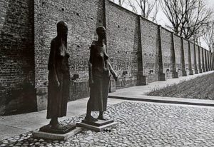 Holocaust Museum Statues
